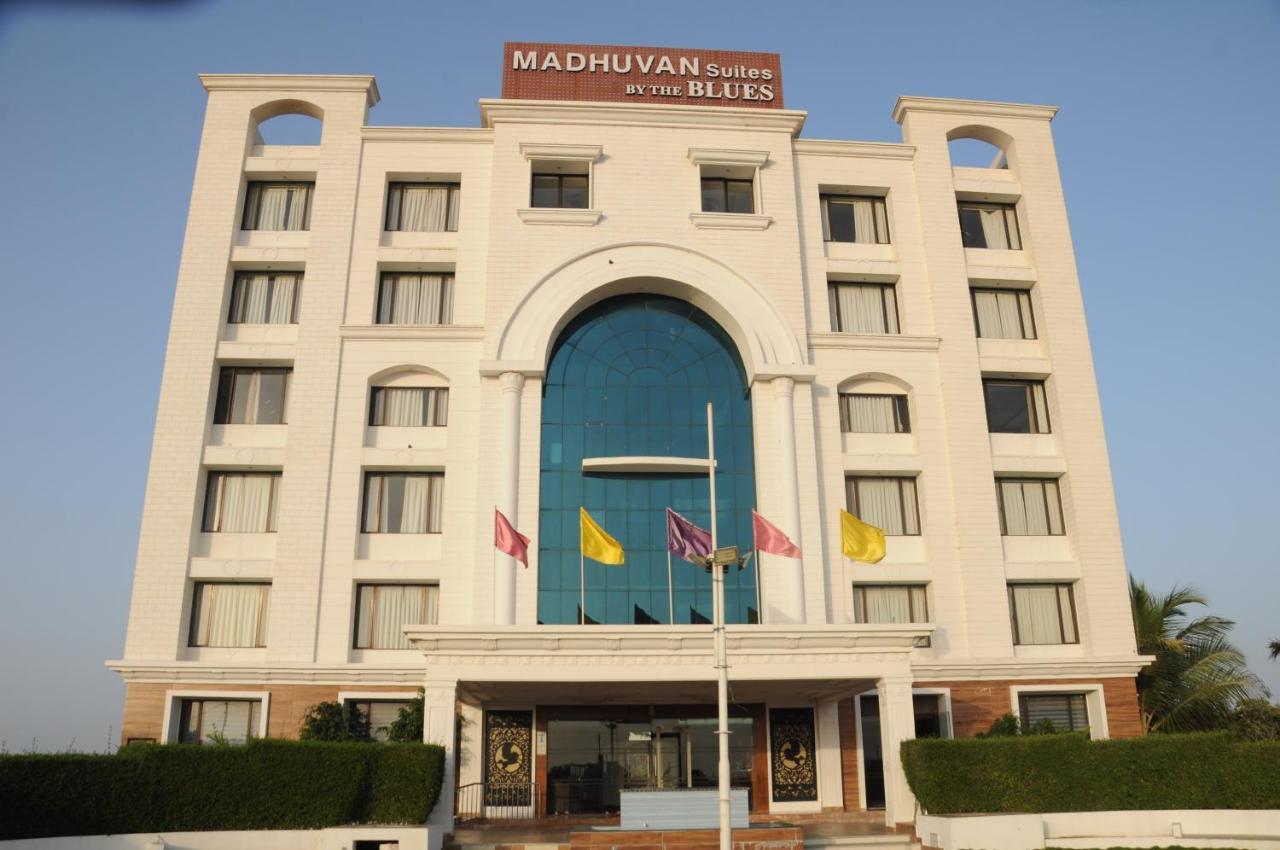 Daksh The Madhuvan Suites Dwarka Exterior photo