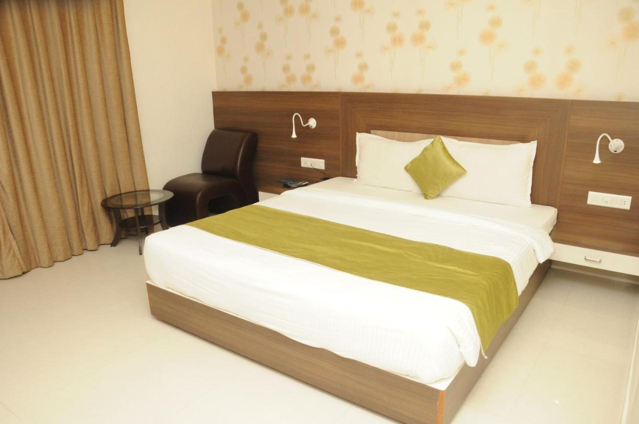 Daksh The Madhuvan Suites Dwarka Exterior photo