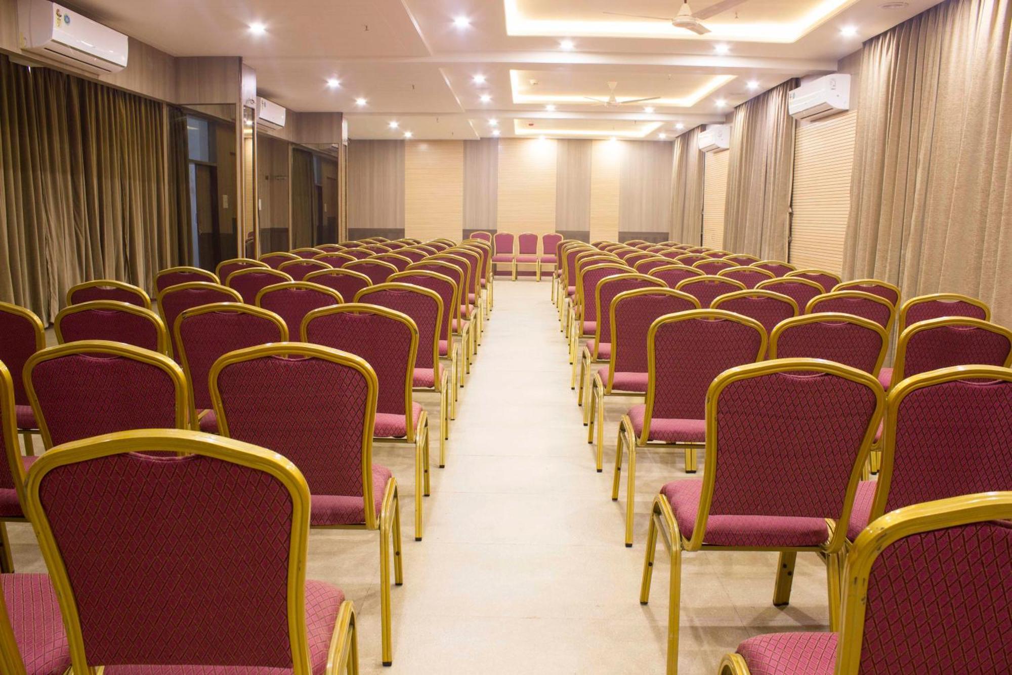 Daksh The Madhuvan Suites Dwarka Exterior photo
