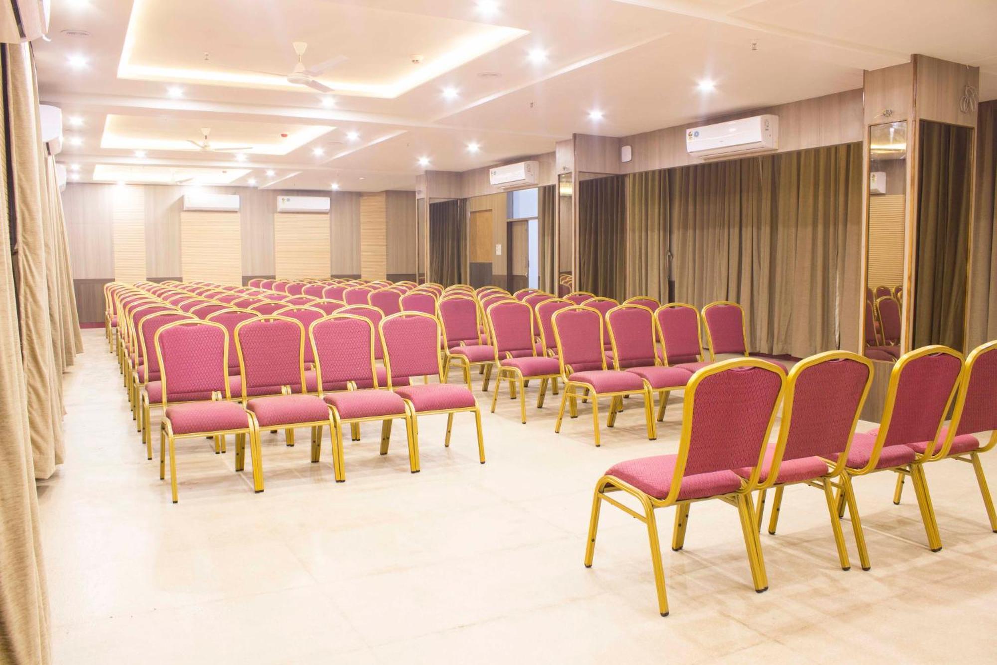 Daksh The Madhuvan Suites Dwarka Exterior photo